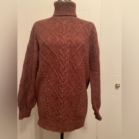 Beautiful sweater turtle neck - Picture 2 of 5